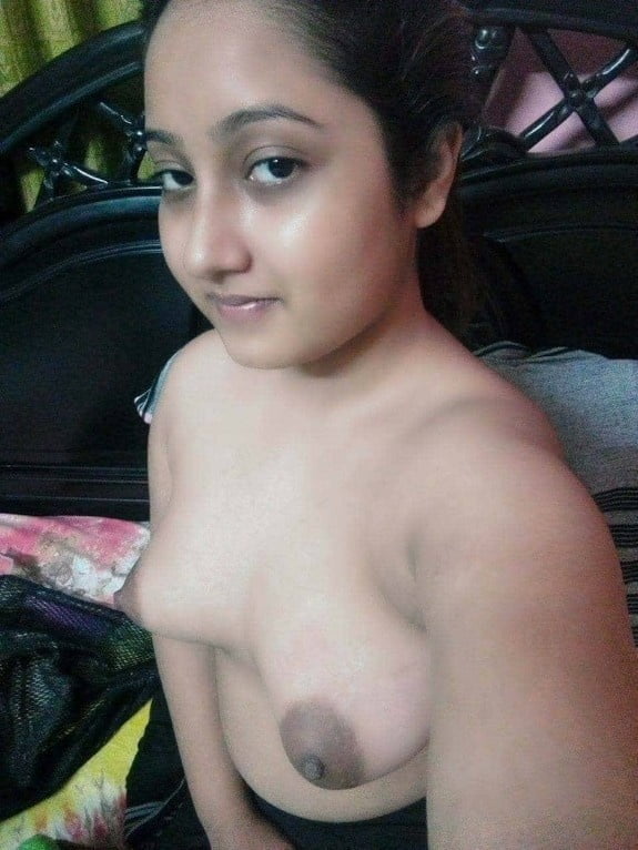 Enjoy watching cute Indian boob pics online 4