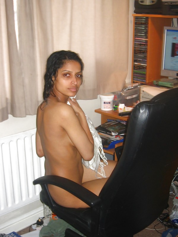 Enjoy watching hot Indian babe nude pictures and masturbate 4