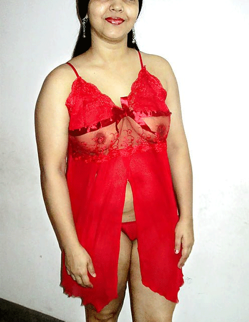 Enjoy watching Indian blowjob photos of this aunty 1