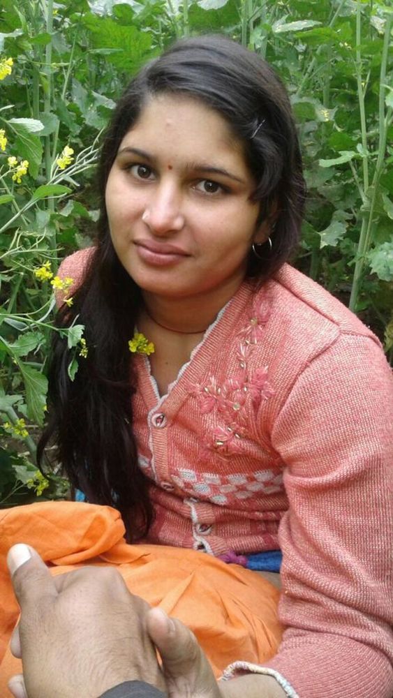 Enter into the world of hairy pussy Desi girl photos 6