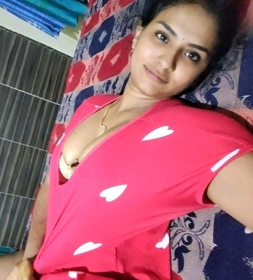 Erotica naked Indian girl with big ass in sex mood 1