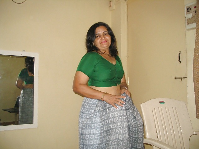 Exclusive Indian aunty sex pics 5