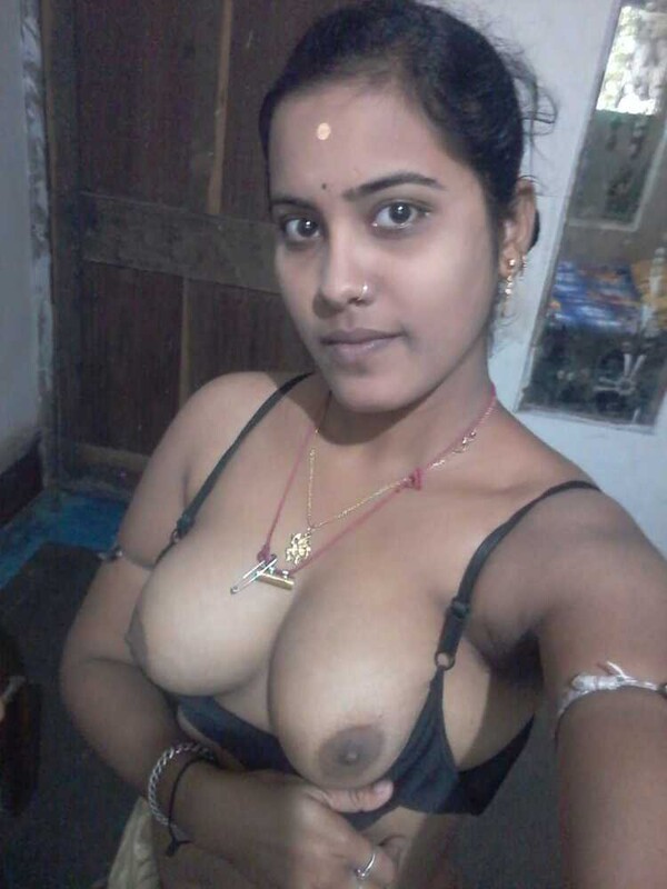 Exposing nude photos of sexy girlfriend 6