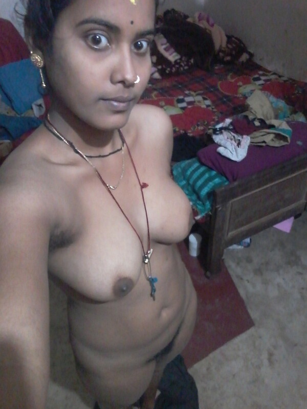 Exposing nude photos of sexy girlfriend 7