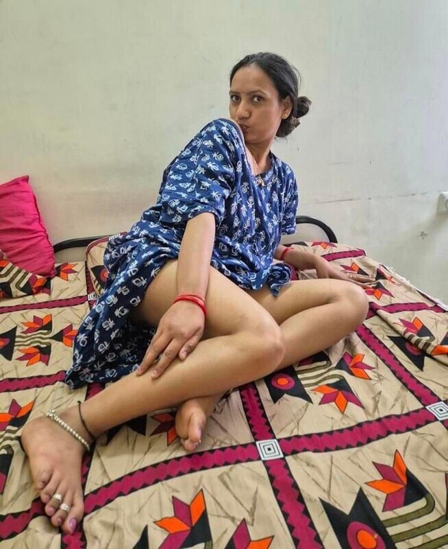 Famous desi bhabhi topless big boobs showing 2