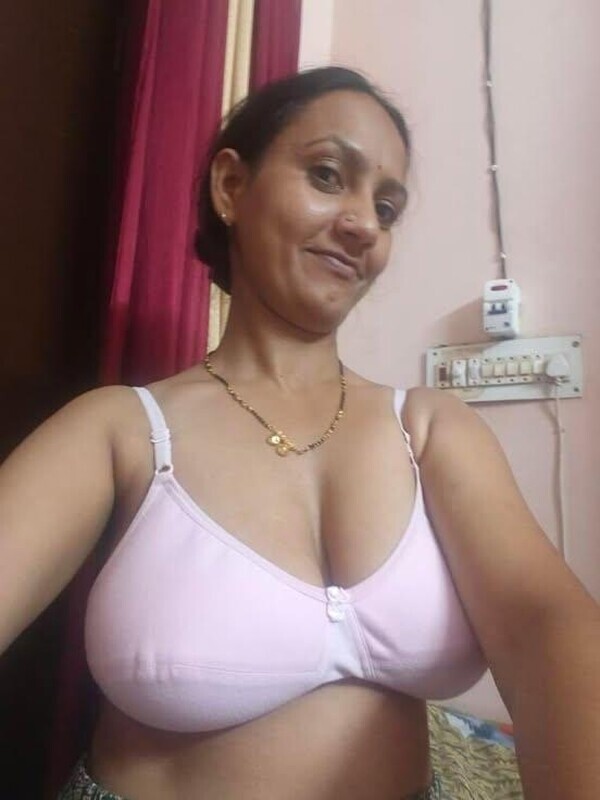 Famous desi bhabhi topless big boobs showing 3