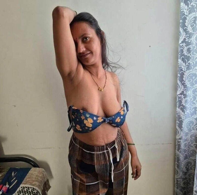 Famous desi bhabhi topless big boobs showing 5
