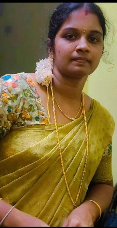 Few naked pics of Tamil homely cheating housewife 1