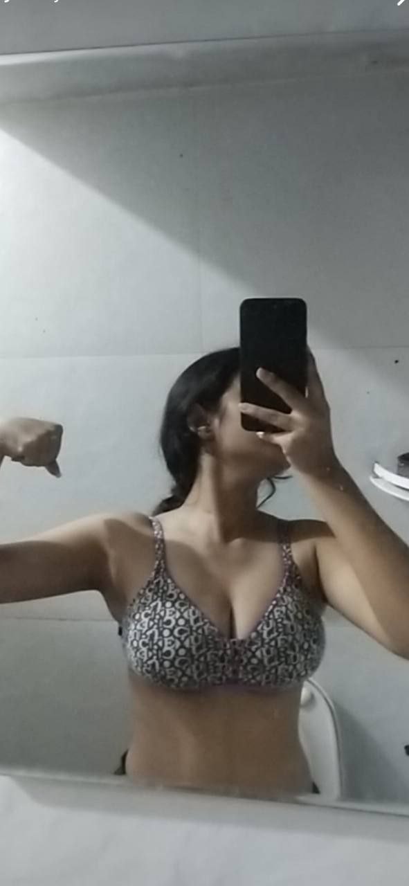 Girlfriend in towel shows big boobs and naked pussy 3