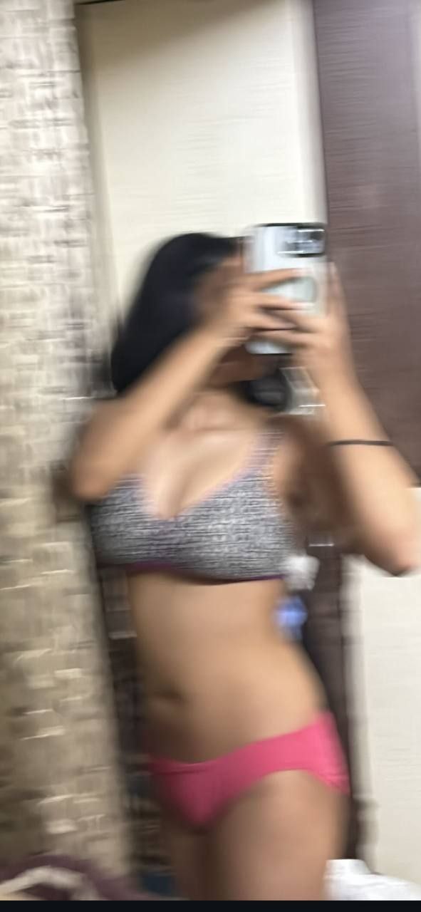 Girlfriend in towel shows big boobs and naked pussy 4