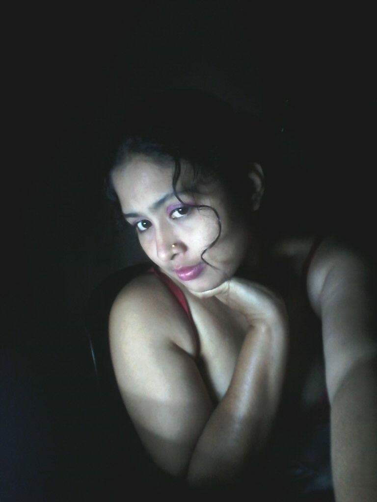 Gorgeous busty wife nude pics 3