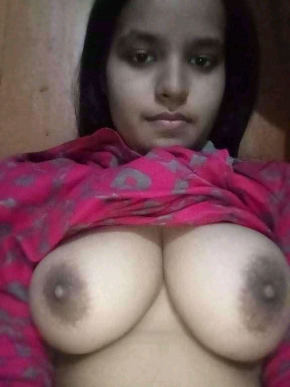 Gorgeous girlfriend big boobs tempting pics 3