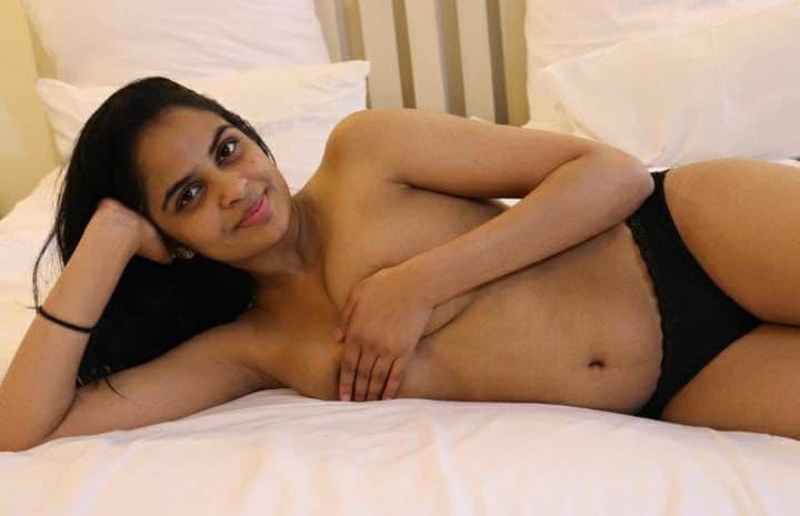 Gorgeous Indian beauty sexy pics 4