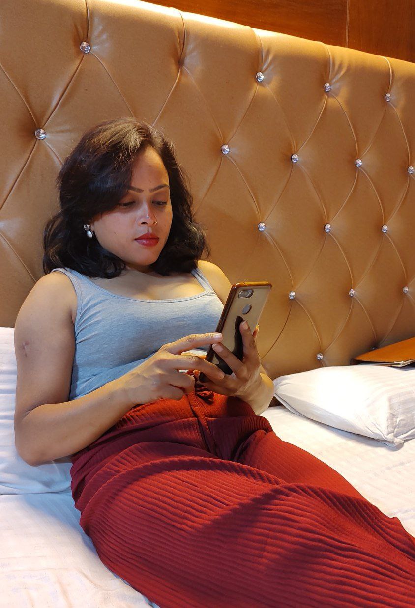 Gorgeous Indian escort girl nude sex with client 1