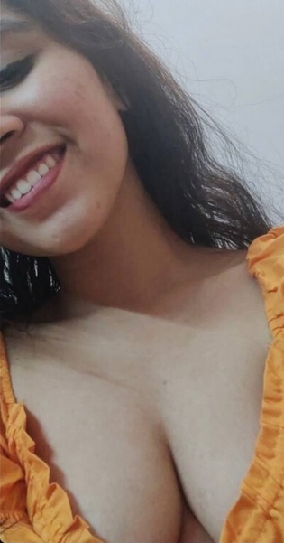 Gorgeous mallu girlfriend boobs showing to lover 4