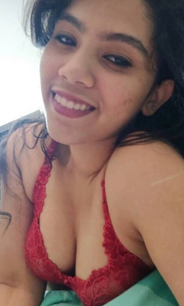Gorgeous mallu girlfriend boobs showing to lover 5