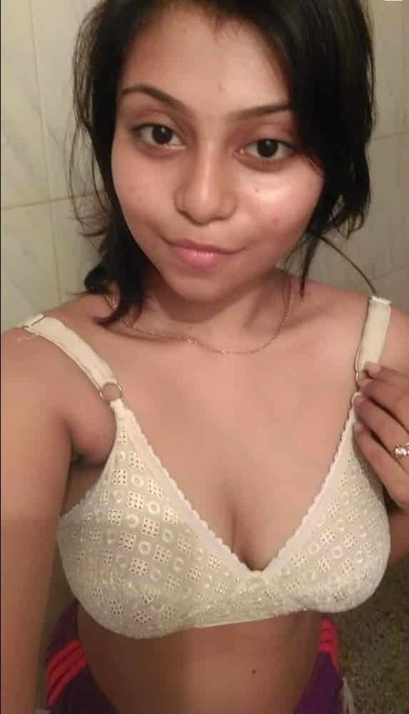 Gorgeous young Desi girl exposing boobs on cam 5