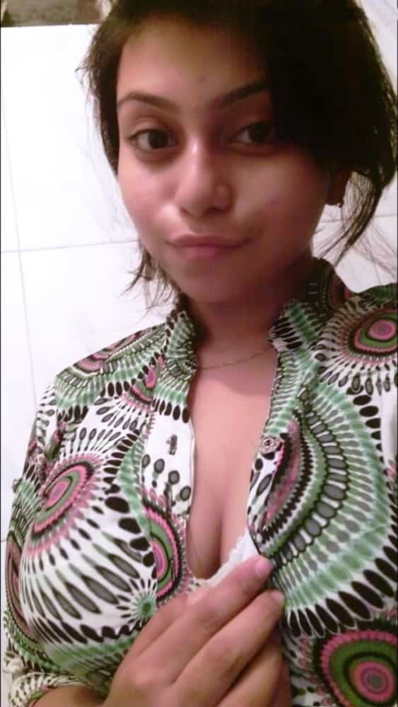 Gorgeous young Desi girl exposing boobs on cam 6