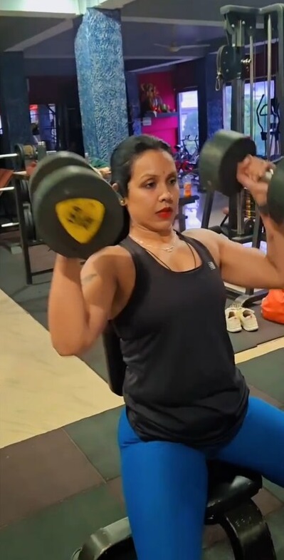 Gym trainer fucking hot bhabhi in hotel room 3