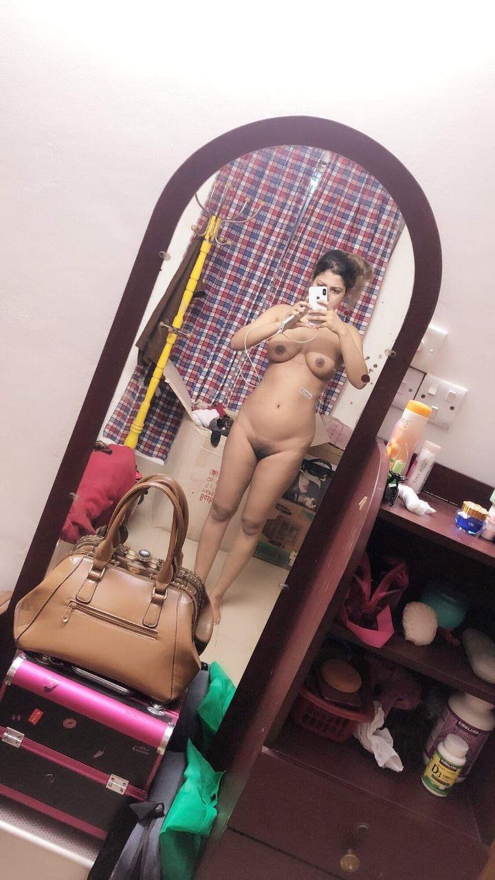 High class Desi girl mirror naked photos released 5