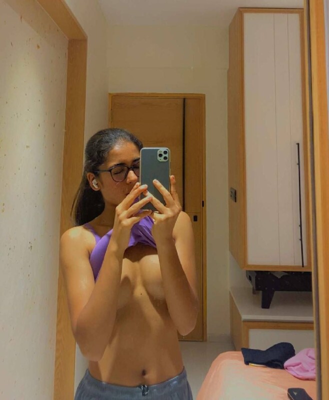 High class Indian girl nipple slip HD photos 2