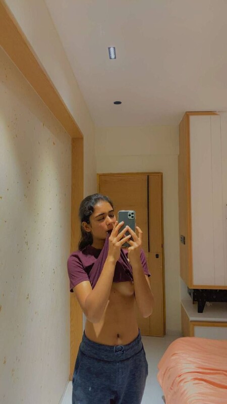 High class Indian girl nipple slip HD photos 5