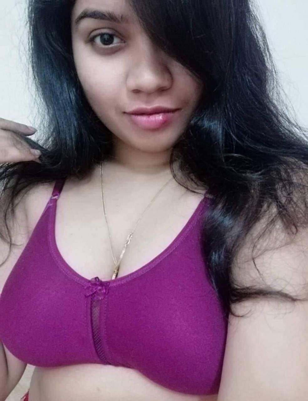 Hijab girl big boobs revealed in selfies 5