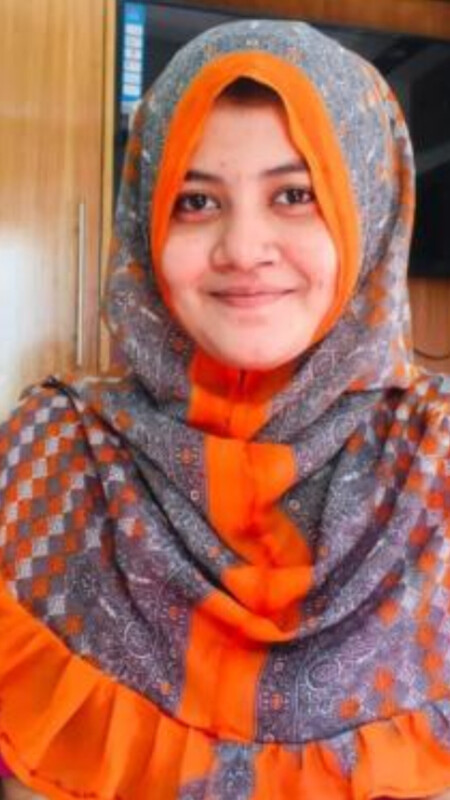 Hijabi GF nude photos exposed online by cheating lover 1