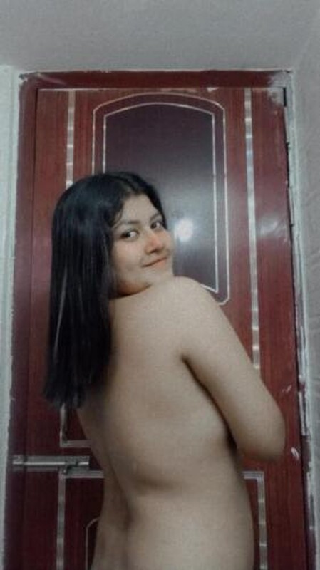 Hijabi GF nude photos exposed online by cheating lover 4