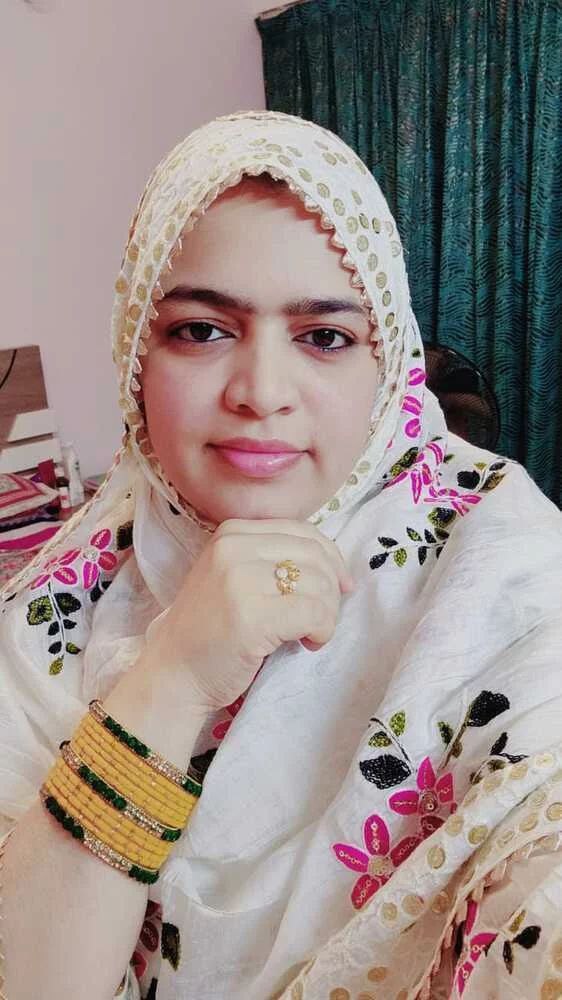 Hijabi milk tanker bhabhi nude unseen pics 2