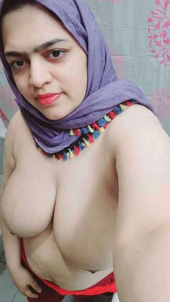 Hijabi milk tanker bhabhi nude unseen pics 6