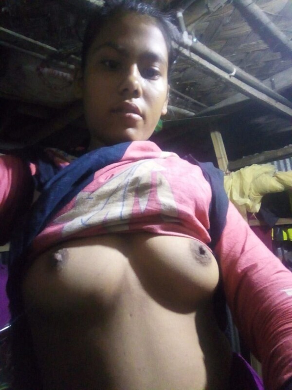 Hijabi Muslim college girl nude selfie photos 4