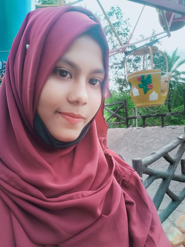 Hijabi Muslim college girl nude selfie photos 5
