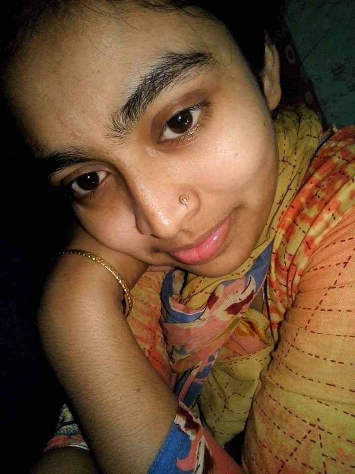 Horny Bhabhi nude photos collection 6