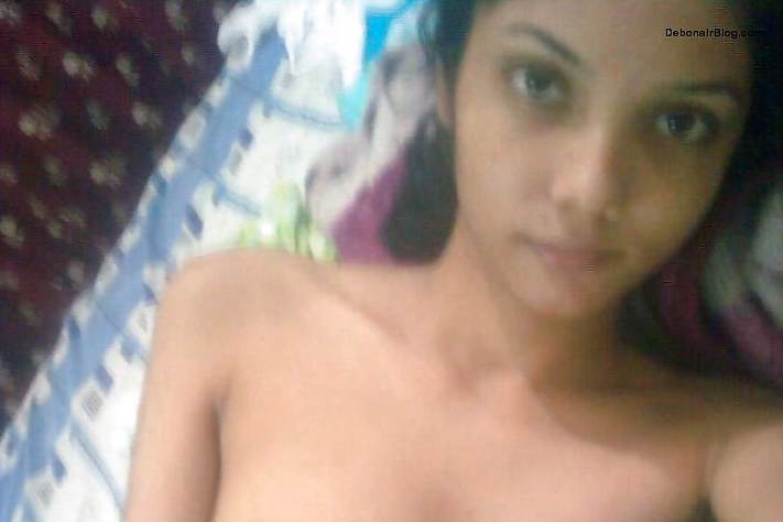 Horny Desi girl nude pics 2