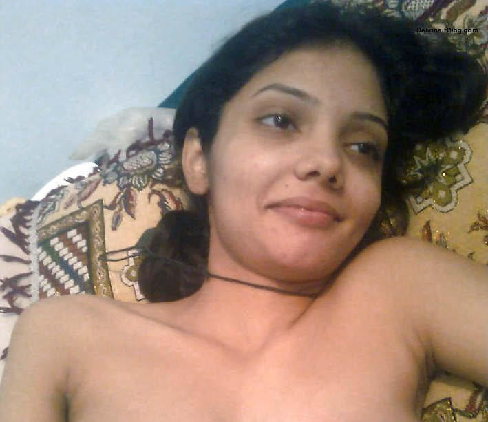 Horny Desi girl nude pics 5