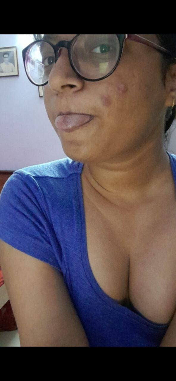 Horny Indian girlfriend self shot naked posing 5