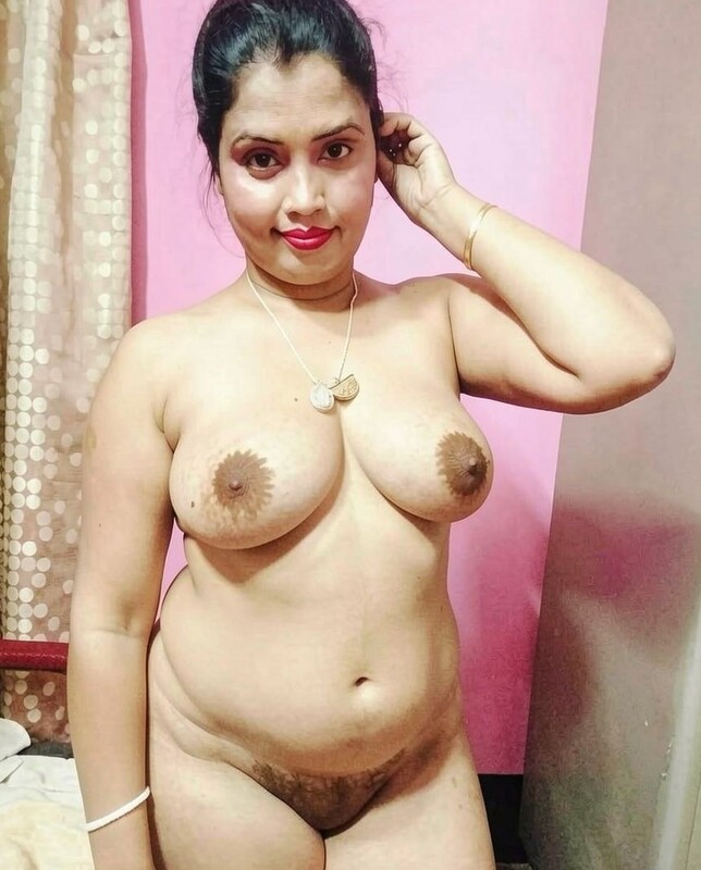 Horny Indian MILF nude hairy pussy showing for sex 5