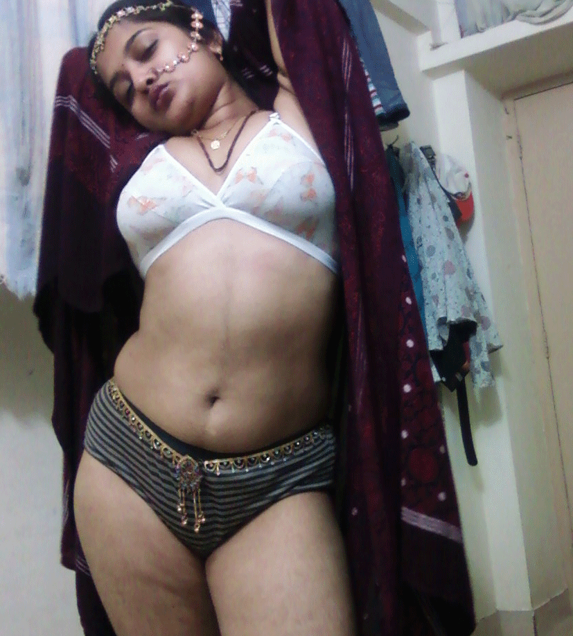 Horny Indian Nude Photos of famous desi bhabhi 1