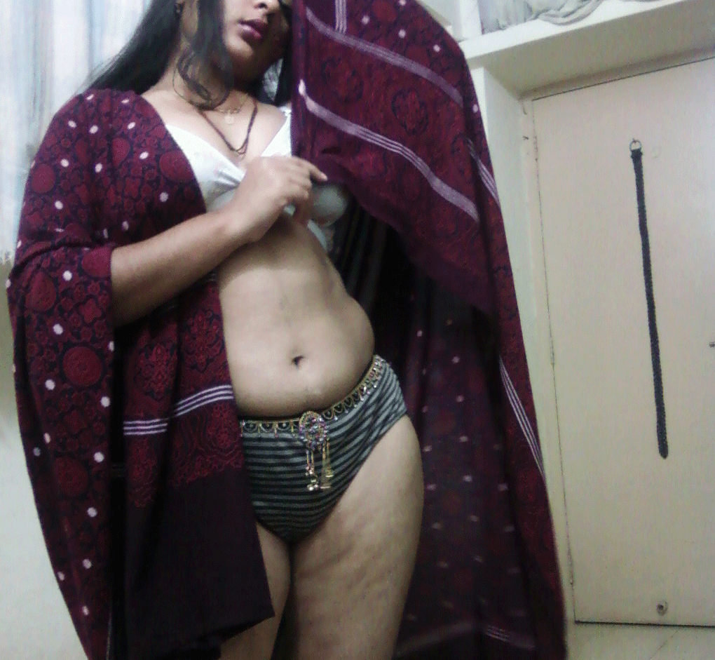 Horny Indian Nude Photos of famous desi bhabhi 2