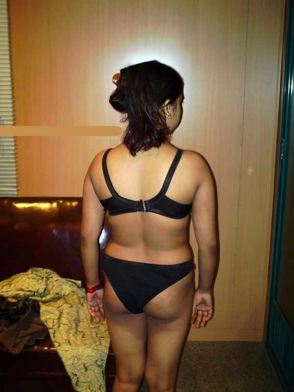 Hot Bangla girl stripping nude in front of her boyfriend 5