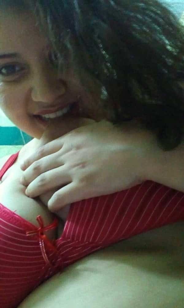 Hot Bangladeshi girl pics online 1