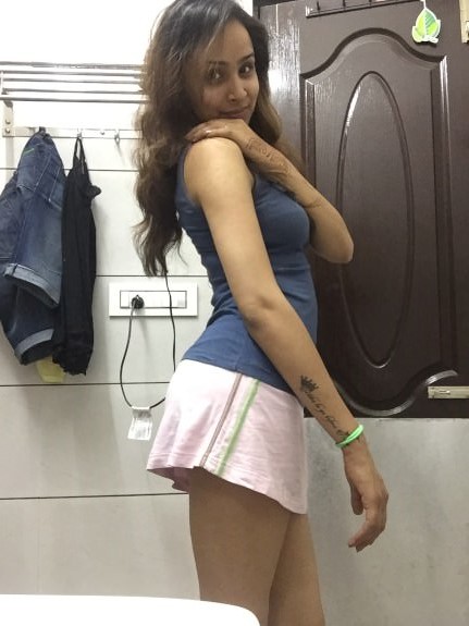 Hot Desi girl Sharmeen exposing her nude body on cam 5