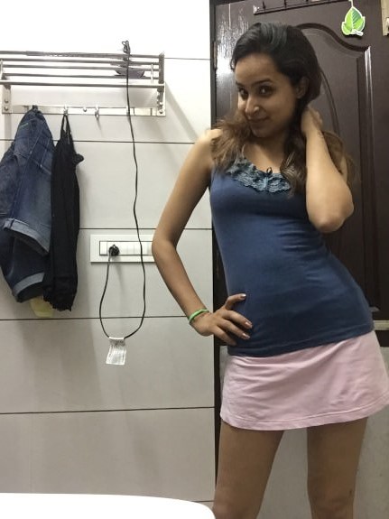 Hot Desi girl Sharmeen exposing her nude body on cam 6