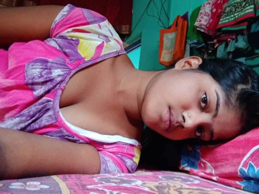 Hot Desi village teen boob pics 3