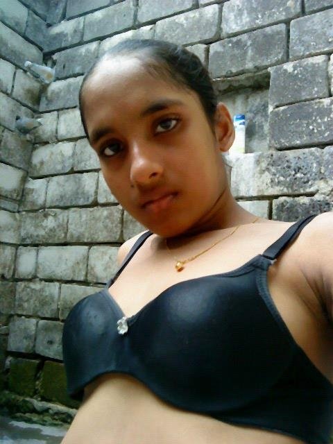 Hot Indian girl nude photos goes viral throughout the internet 1