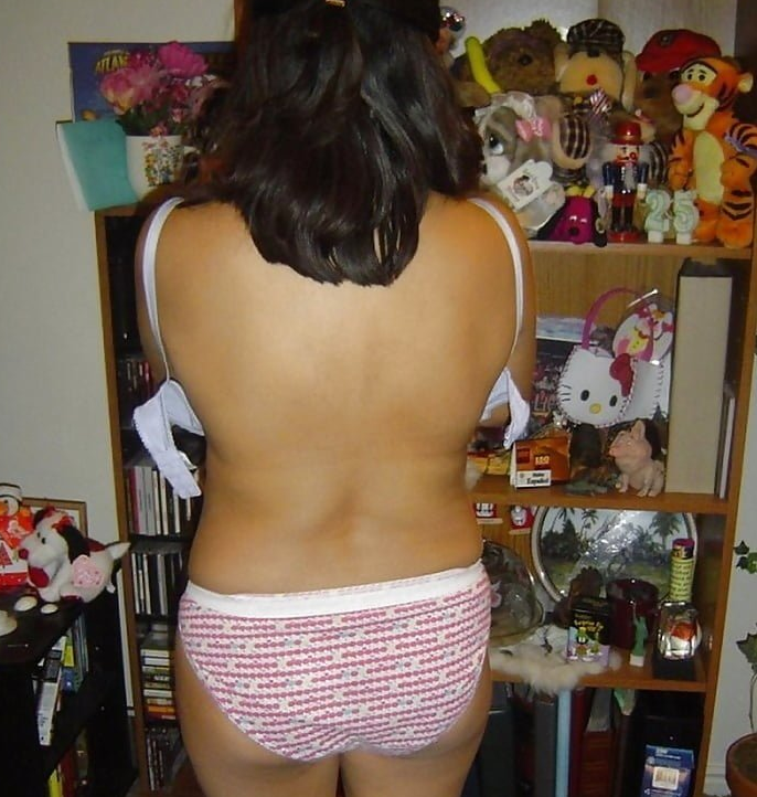 Hot Indian MILF Bhabhi porn pics leaked on the net 2