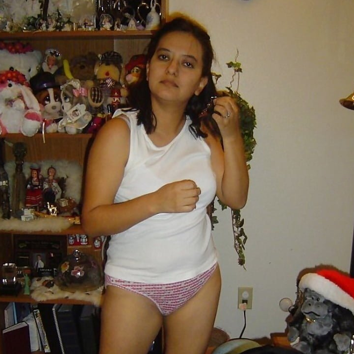 Hot Indian MILF Bhabhi porn pics leaked on the net 4