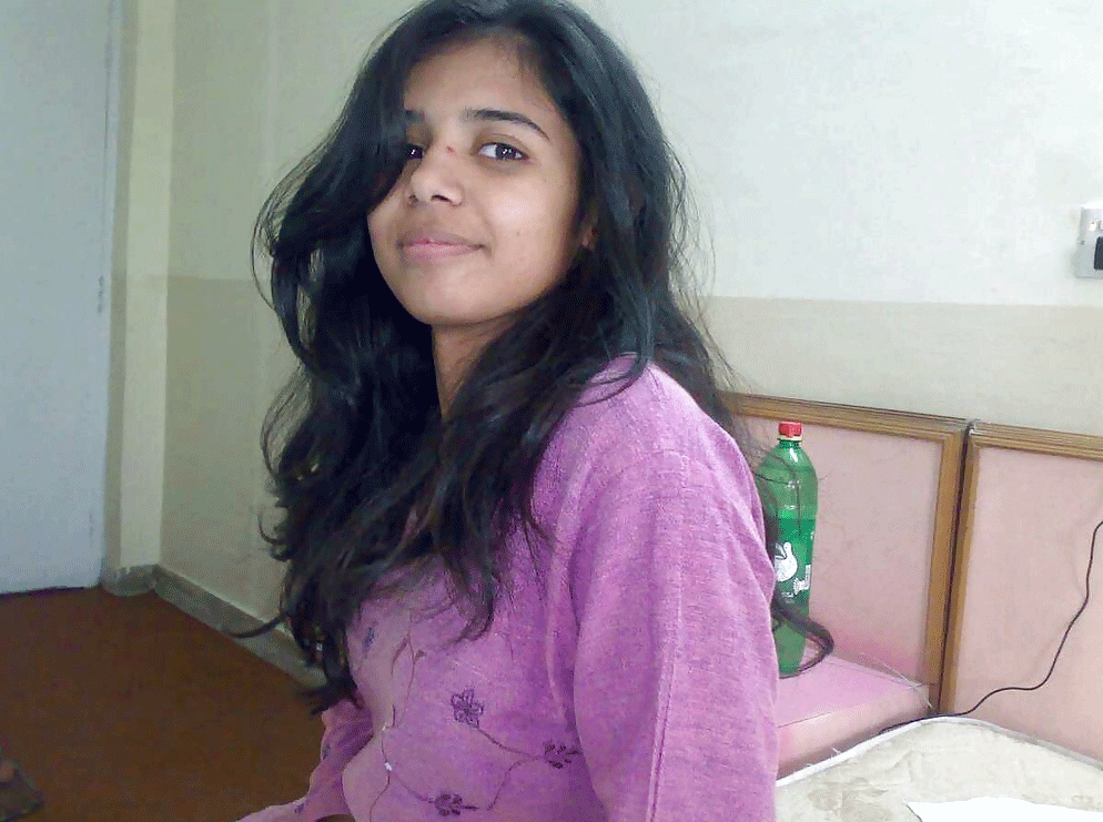 Hot Indian teen babe with mango shaped boobs exposed 1