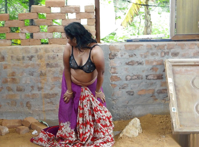 Hot Indian wife nude photo shoot in an under-construction site 2